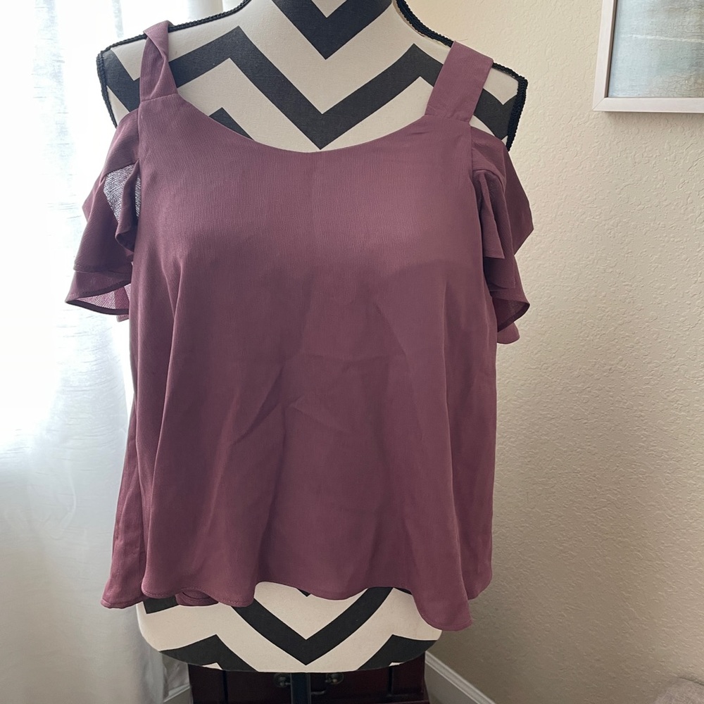 Cold shoulder tank